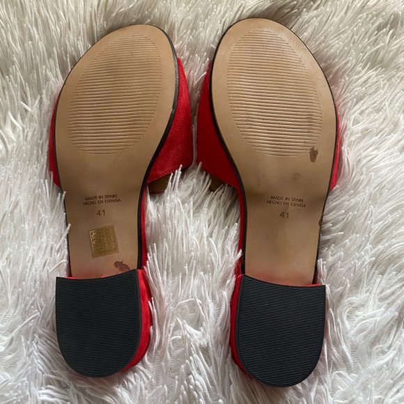 GORGEOUS pearl embroidered Sandals - Picture 2 of 3